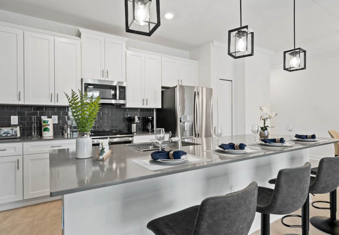 Townhouse in Kissimmee - Restful Townhouse 4Bed/3Bath/Pool/5Min From Disney