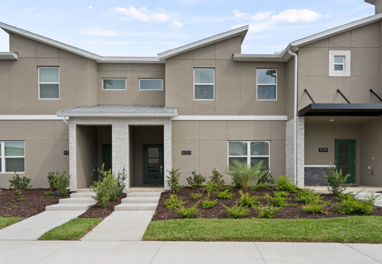 Townhouse in Kissimmee - Restful Townhouse 4Bed/2Bath/Pool/5Min From Disney