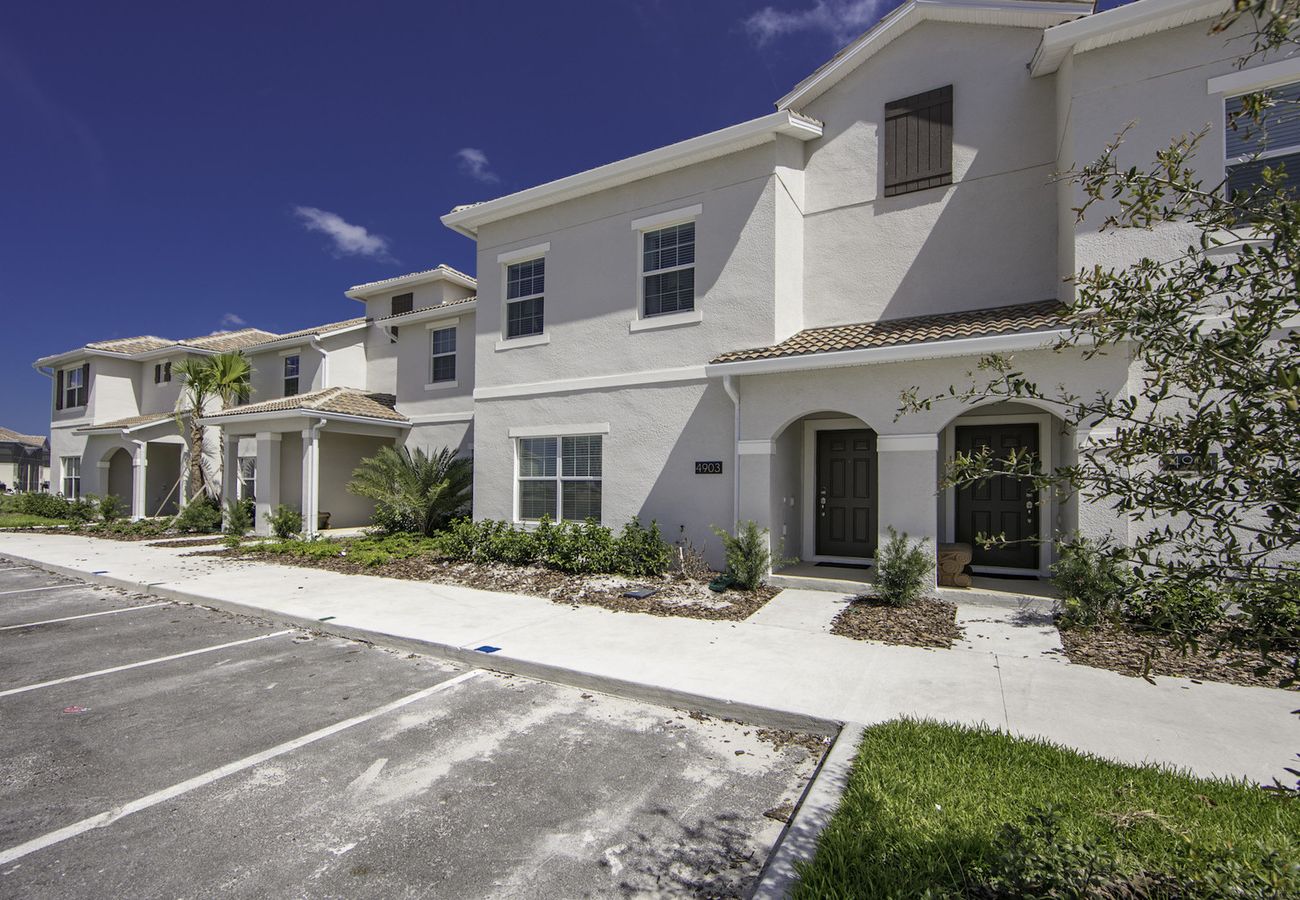 Townhouse in Kissimmee - Fantastic Townhouse 4Bed/3Bath/Pool/5Min From Disney