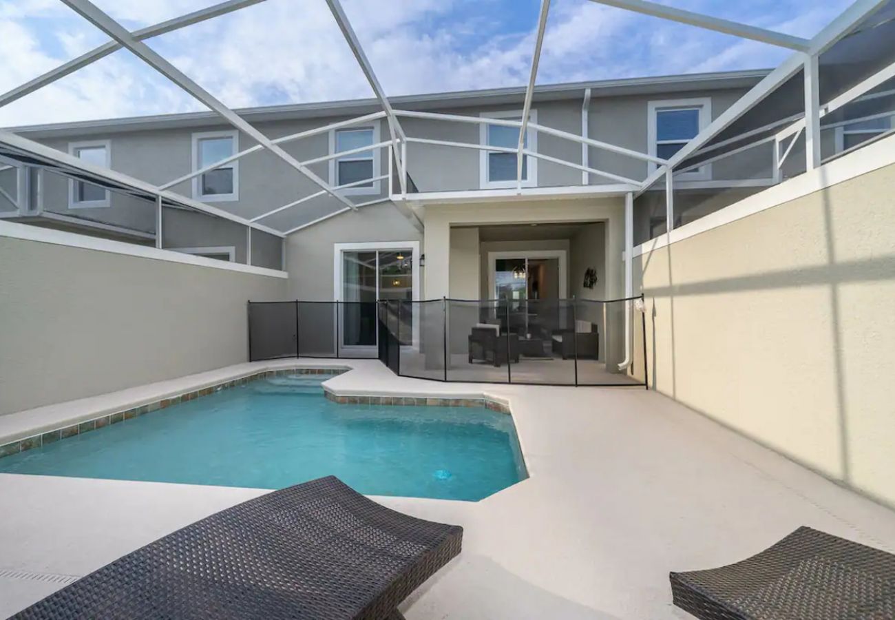 Townhouse in Champions Gate - Wonderful Townhouse 4Beds/3Bath/Pool/18Min From Disney