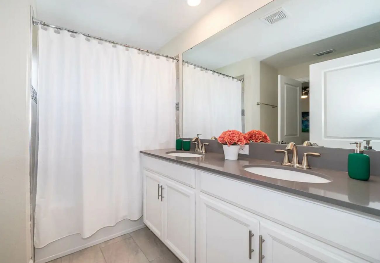 Townhouse in Champions Gate - Wonderful Townhouse 4Beds/3Bath/Pool/18Min From Disney