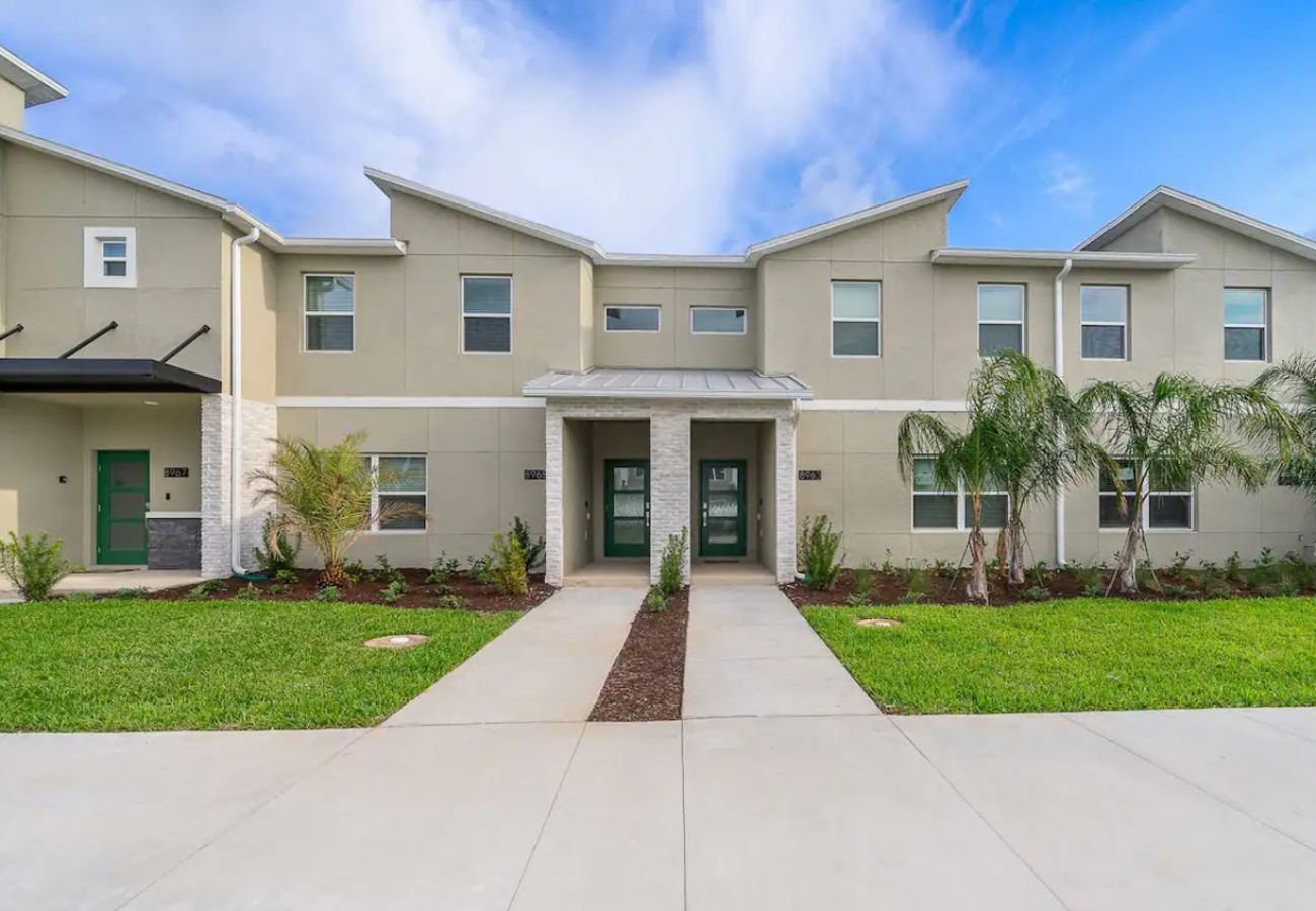 Townhouse in Champions Gate - Wonderful Townhouse 4Beds/3Bath/Pool/18Min From Disney