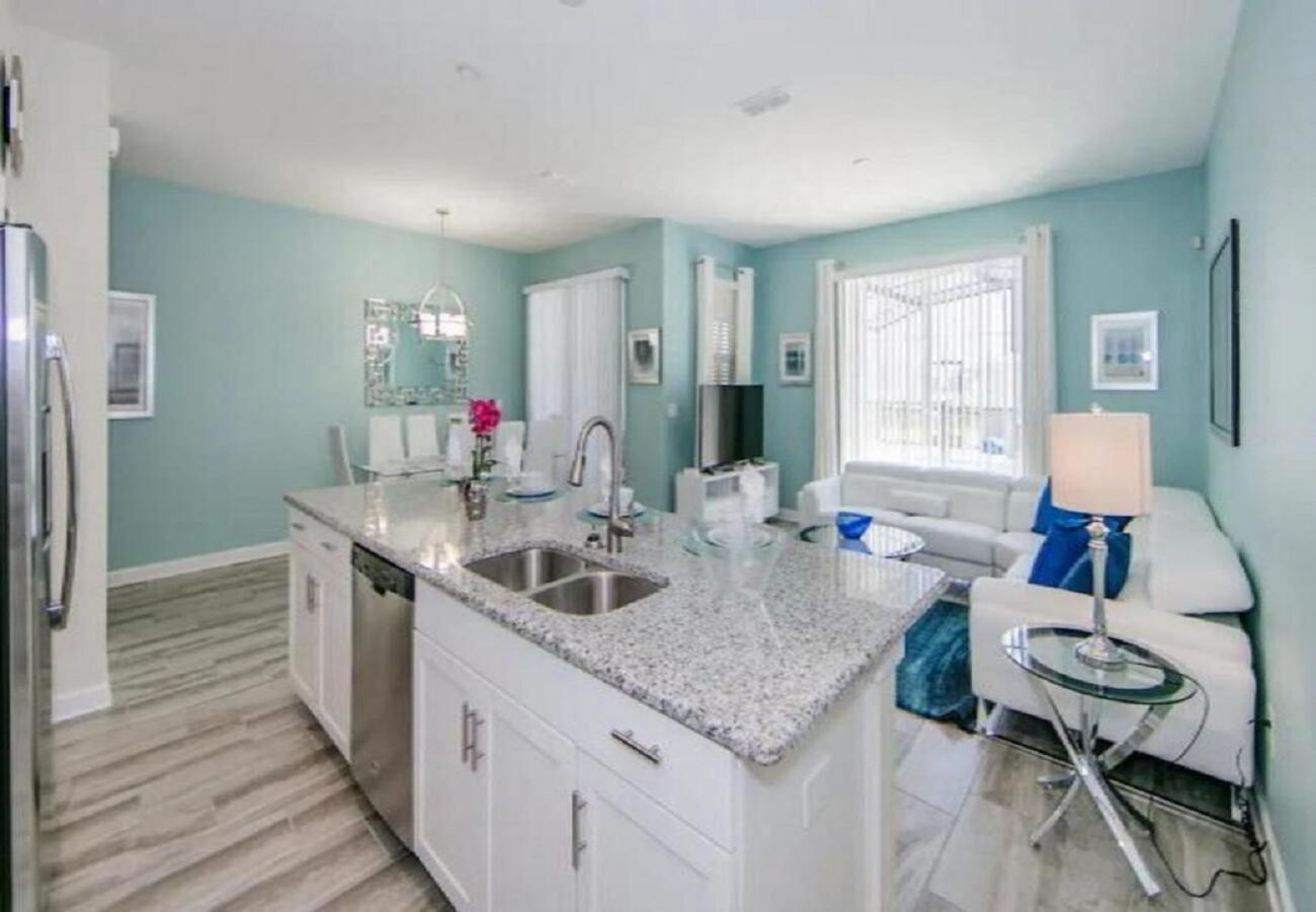 Townhouse in Kissimmee - Enjoyable Townhouse 4Bed/3Bath/Pool/5Min From Disney