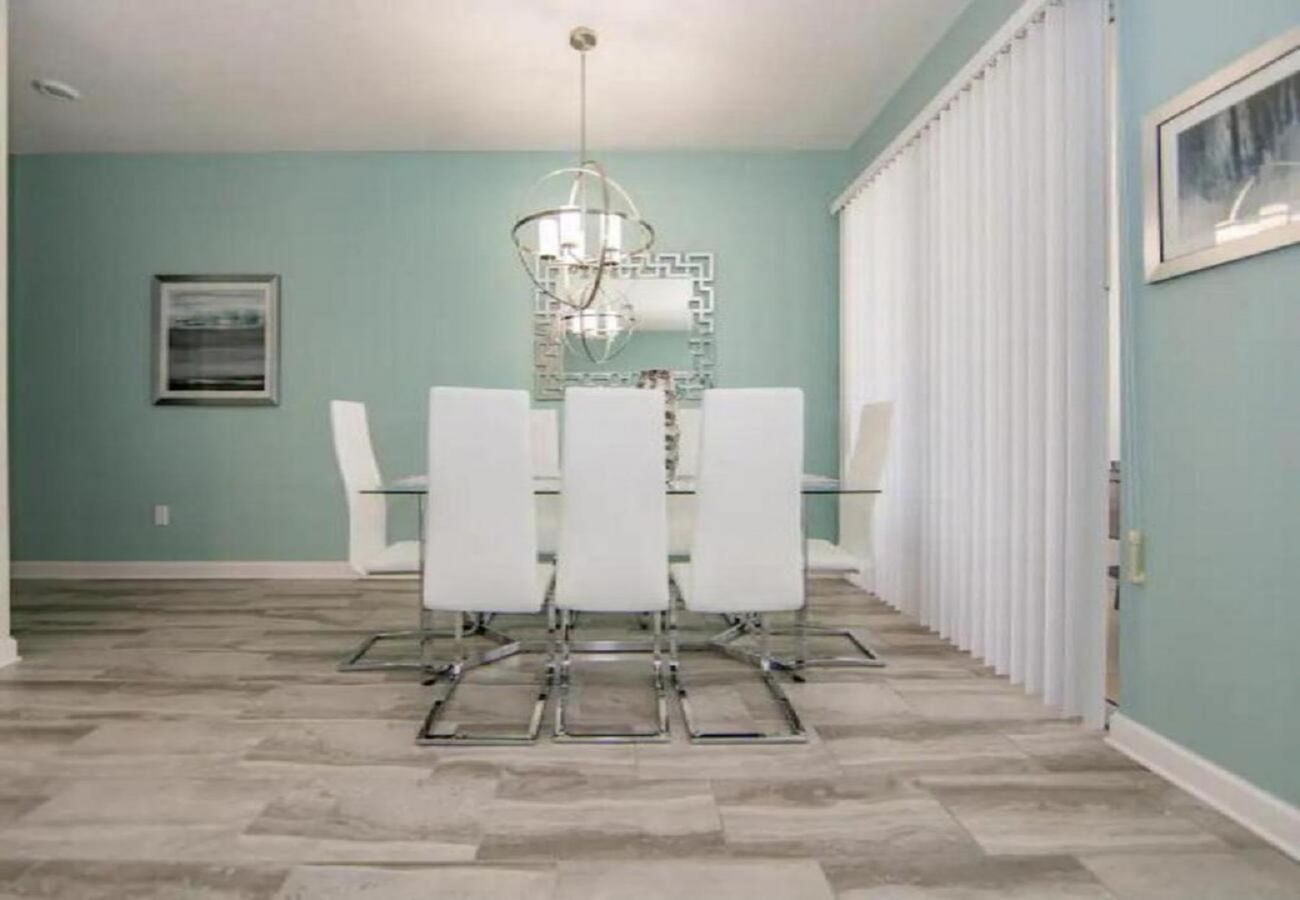 Townhouse in Kissimmee - Enjoyable Townhouse 4Bed/3Bath/Pool/5Min From Disney