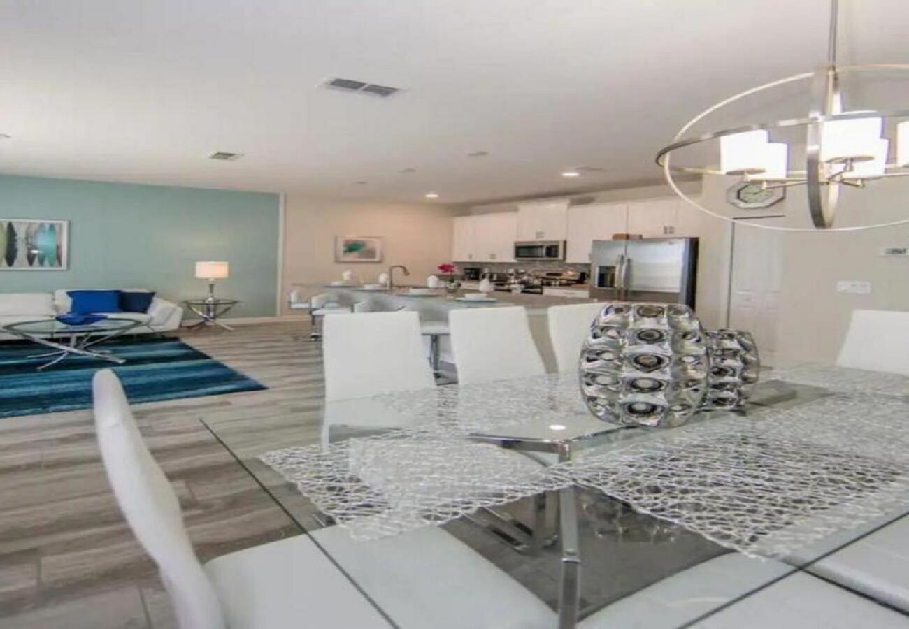 Townhouse in Kissimmee - Enjoyable Townhouse 4Bed/3Bath/Pool/5Min From Disney
