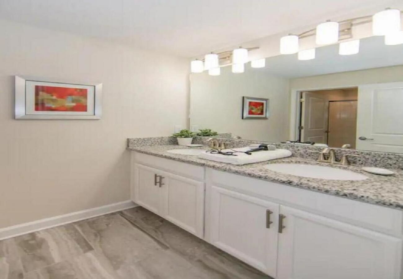 Townhouse in Kissimmee - Enjoyable Townhouse 4Bed/3Bath/Pool/5Min From Disney