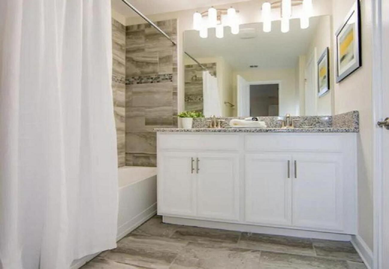 Townhouse in Kissimmee - Enjoyable Townhouse 4Bed/3Bath/Pool/5Min From Disney
