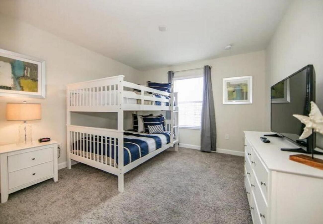 Townhouse in Kissimmee - Enjoyable Townhouse 4Bed/3Bath/Pool/5Min From Disney