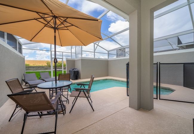 Townhouse in Davenport - Delightful Townhouse 4Beds/3Bath/Pool/18Min From Disney Townhouse in Davenport - Delightful Townhouse 4Beds/3Bath/Pool/18Min From Disney