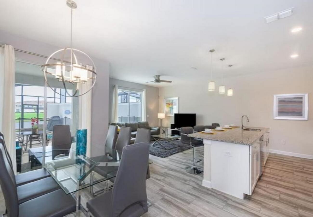 Townhouse in Kissimmee - Elegant Townhouse 4Bed/3Bath/Pool/5Min From Disney