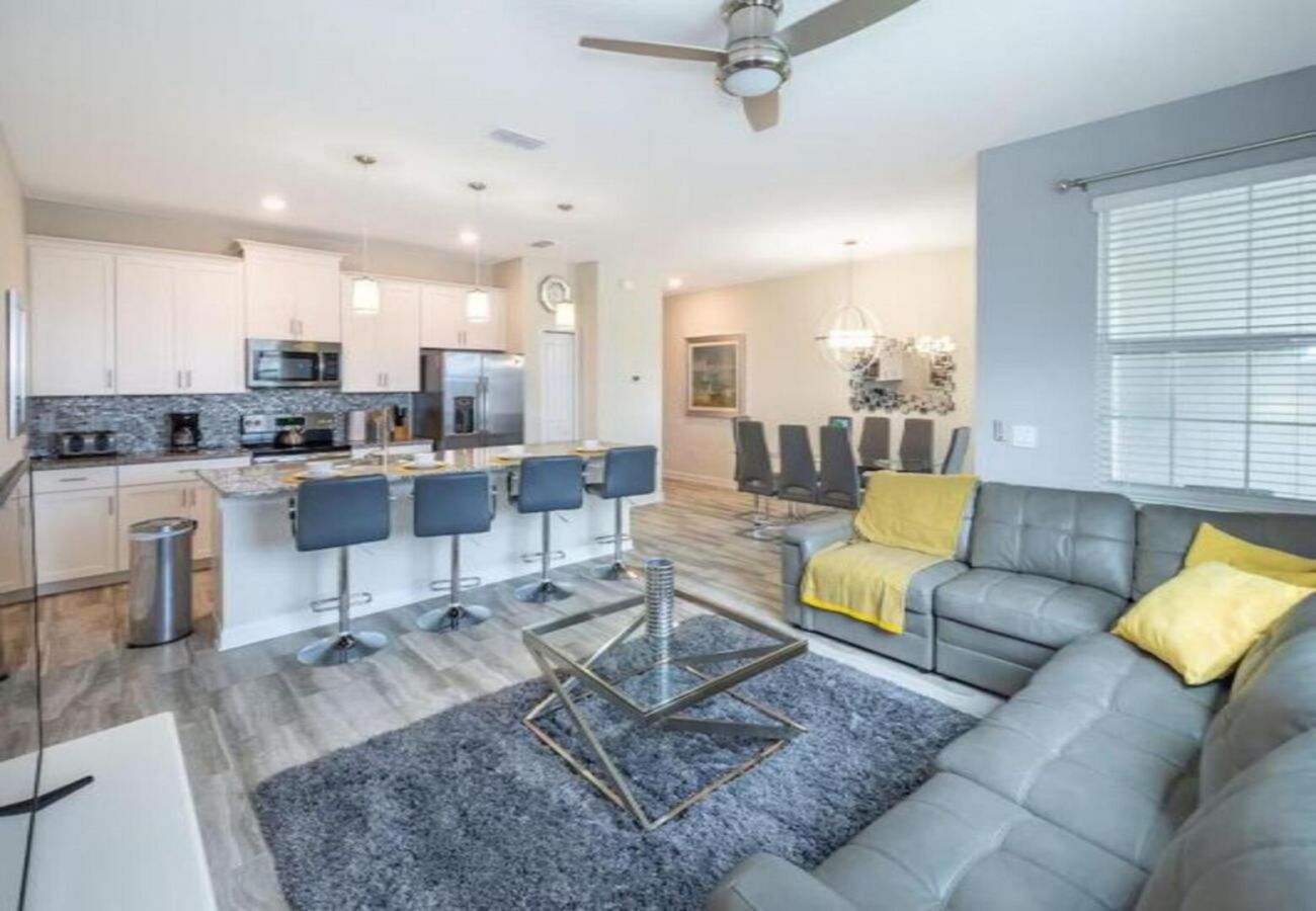 Townhouse in Kissimmee - Elegant Townhouse 4Bed/3Bath/Pool/5Min From Disney