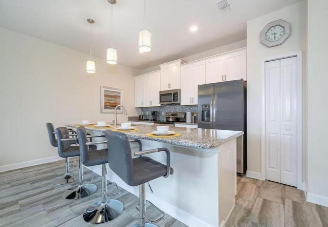 Townhouse in Kissimmee - Elegant Townhouse 4Bed/3Bath/Pool/5Min From Disney