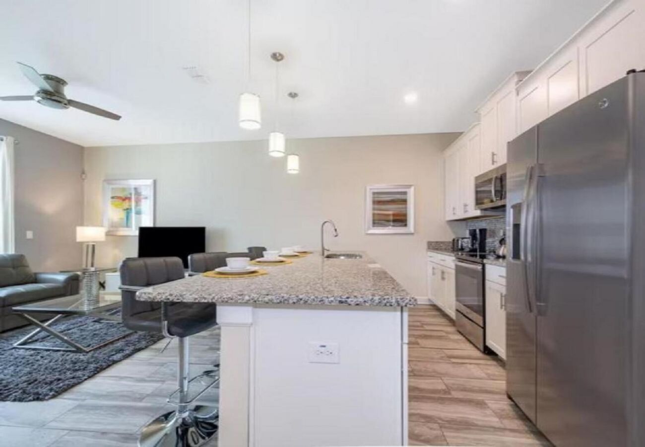 Townhouse in Kissimmee - Elegant Townhouse 4Bed/3Bath/Pool/5Min From Disney