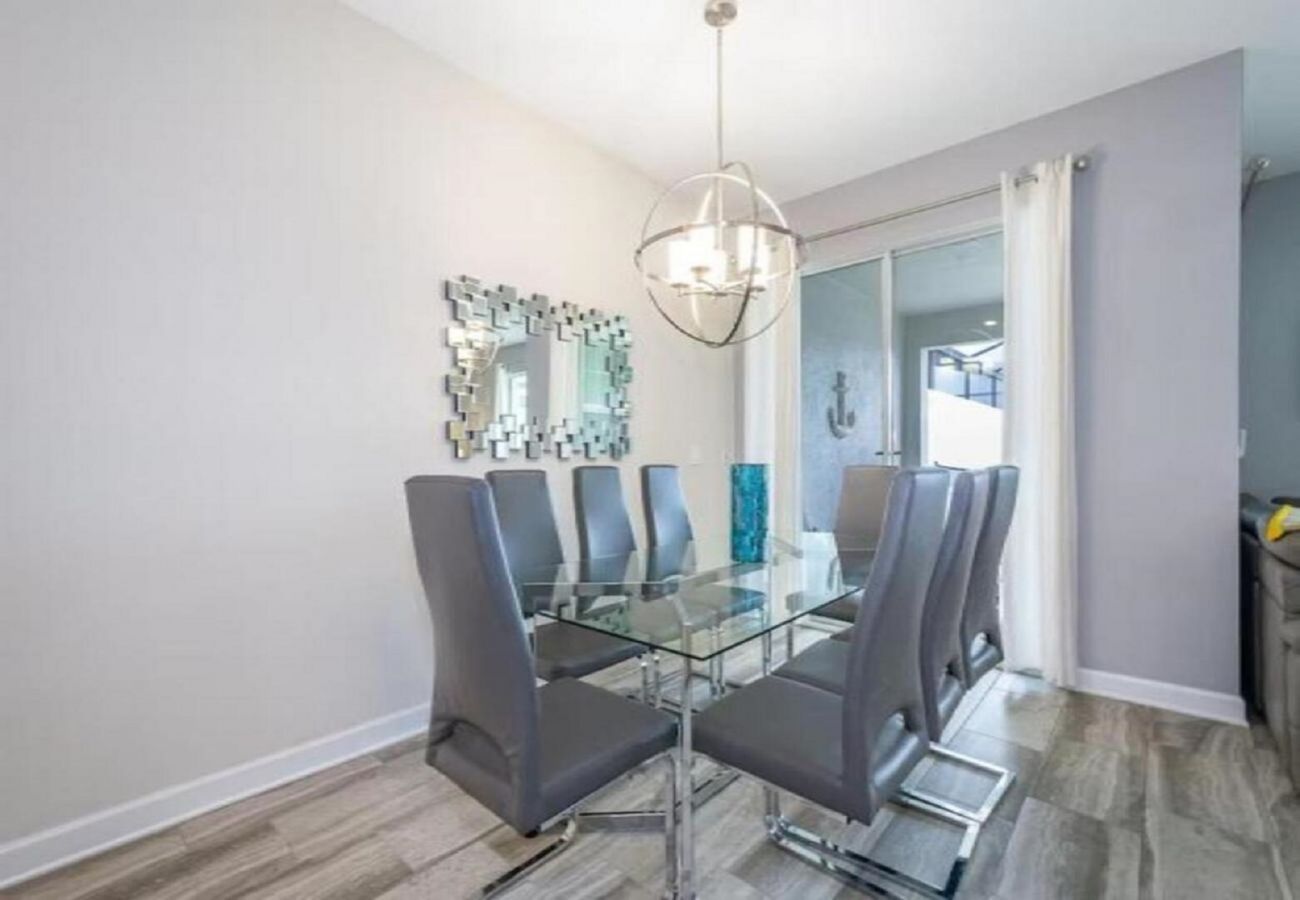 Townhouse in Kissimmee - Elegant Townhouse 4Bed/3Bath/Pool/5Min From Disney