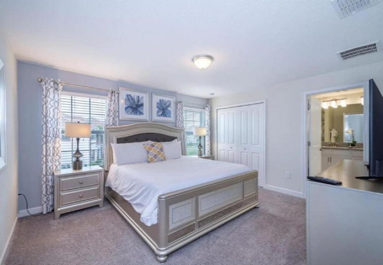 Townhouse in Kissimmee - Elegant Townhouse 4Bed/3Bath/Pool/5Min From Disney
