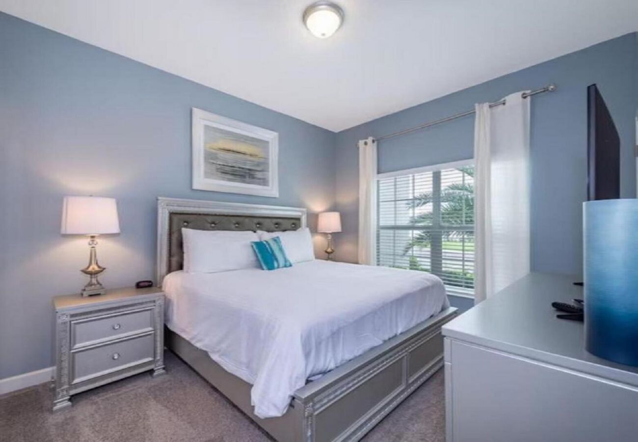 Townhouse in Kissimmee - Elegant Townhouse 4Bed/3Bath/Pool/5Min From Disney