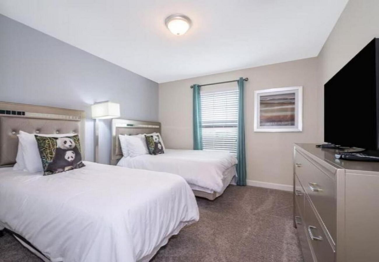 Townhouse in Kissimmee - Elegant Townhouse 4Bed/3Bath/Pool/5Min From Disney