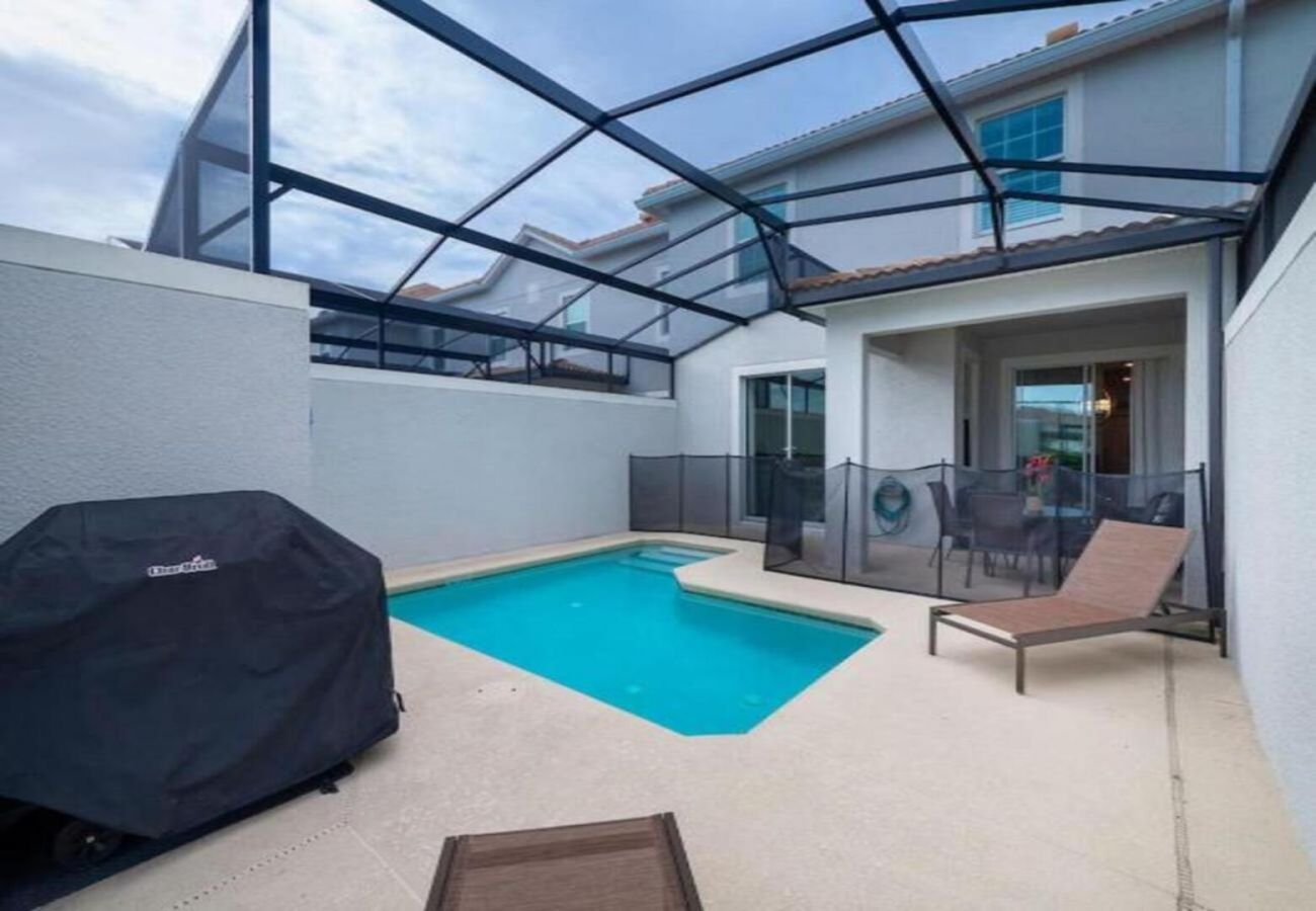 Townhouse in Kissimmee - Elegant Townhouse 4Bed/3Bath/Pool/5Min From Disney
