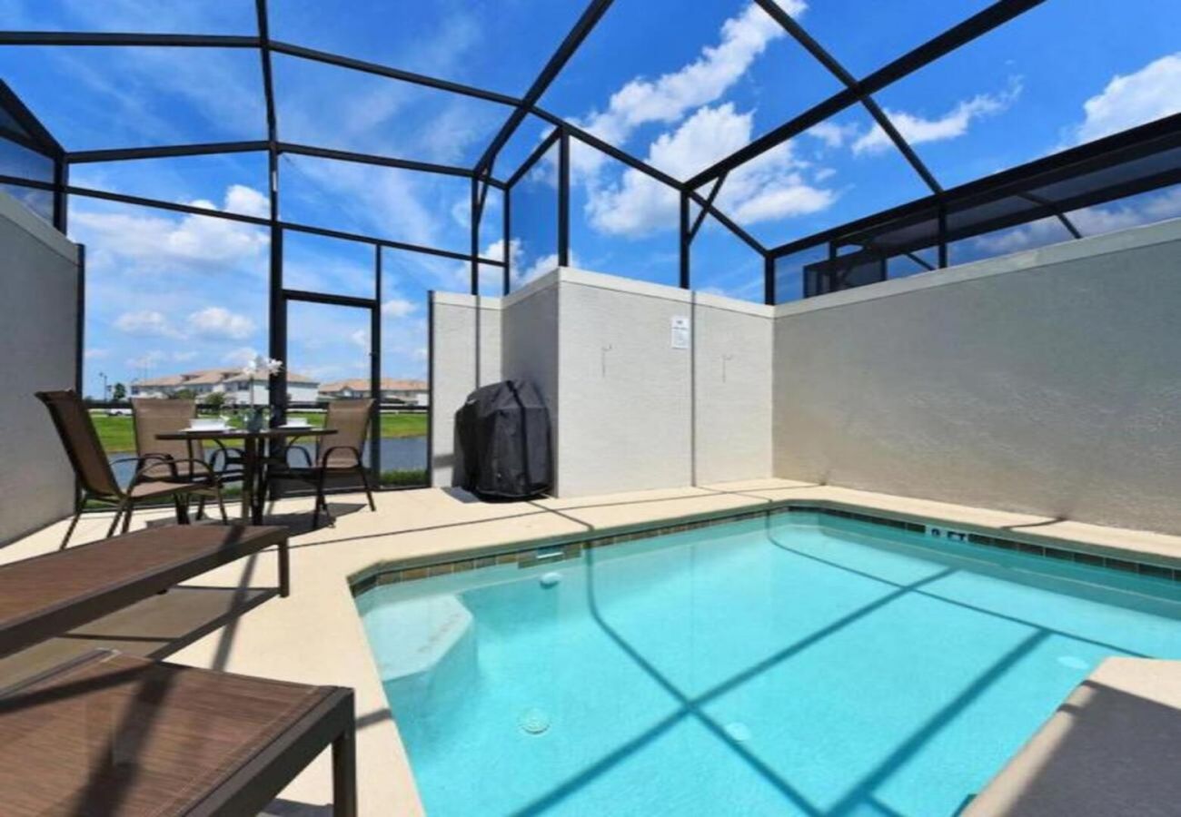 Townhouse in Kissimmee - Elegant Townhouse 4Bed/3Bath/Pool/5Min From Disney