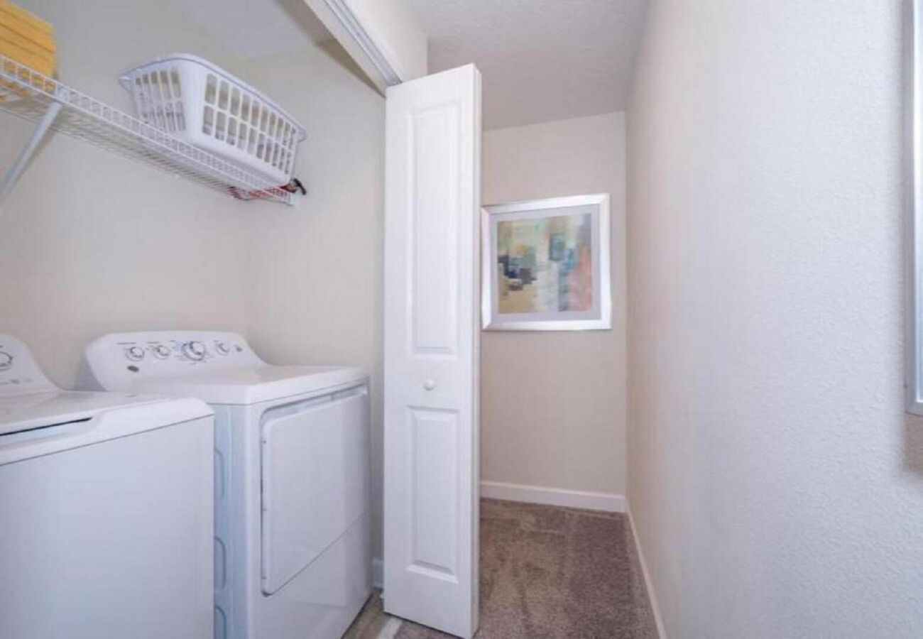 Townhouse in Kissimmee - Elegant Townhouse 4Bed/3Bath/Pool/5Min From Disney