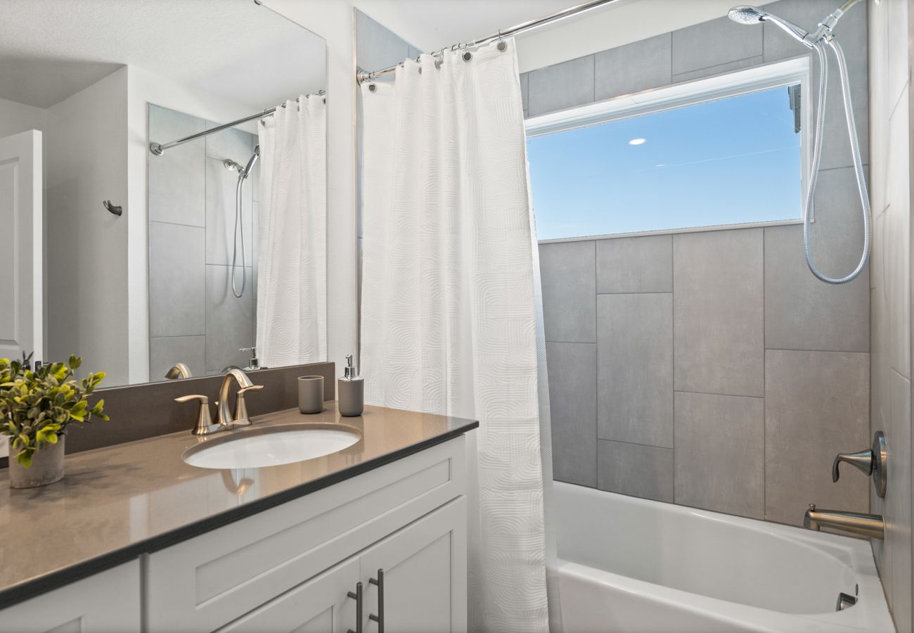 Townhouse in Kissimmee - Brand New Townhouse 4Bed/3Bath/Pool/5Min Disney