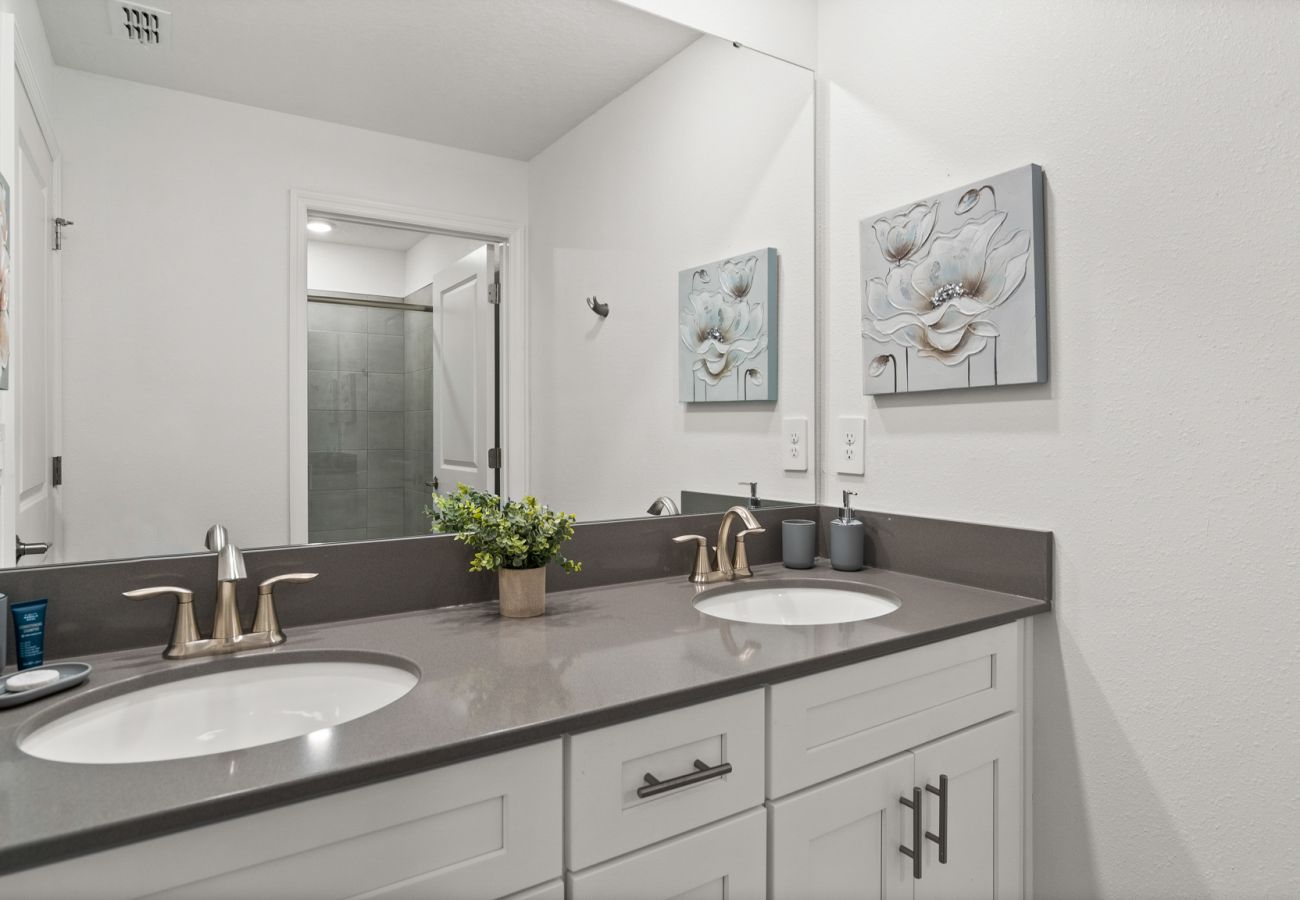 Townhouse in Kissimmee - Brand New Townhouse 4Bed/3Bath/Pool/5Min Disney
