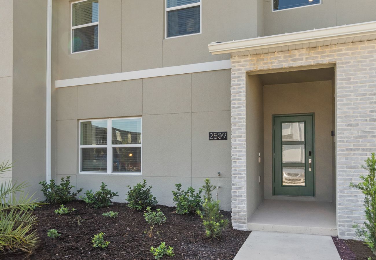 Townhouse in Kissimmee - Brand New Townhouse 4Bed/3Bath/Pool/5Min Disney