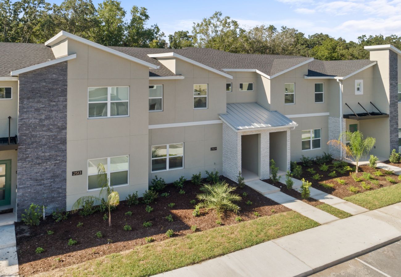Townhouse in Kissimmee - Brand New Townhouse 4Bed/3Bath/Pool/5Min Disney