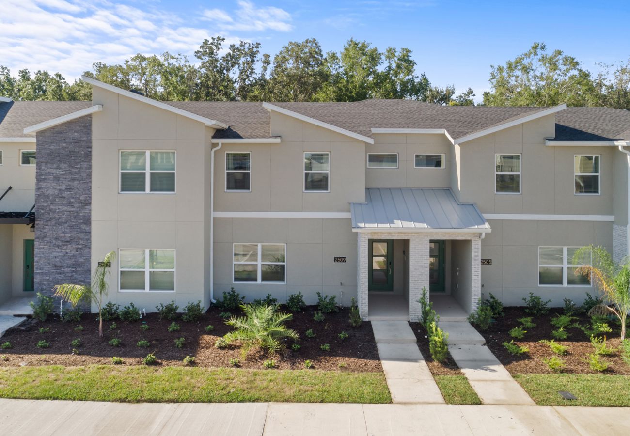 Townhouse in Kissimmee - Brand New Townhouse 4Bed/3Bath/Pool/5Min Disney