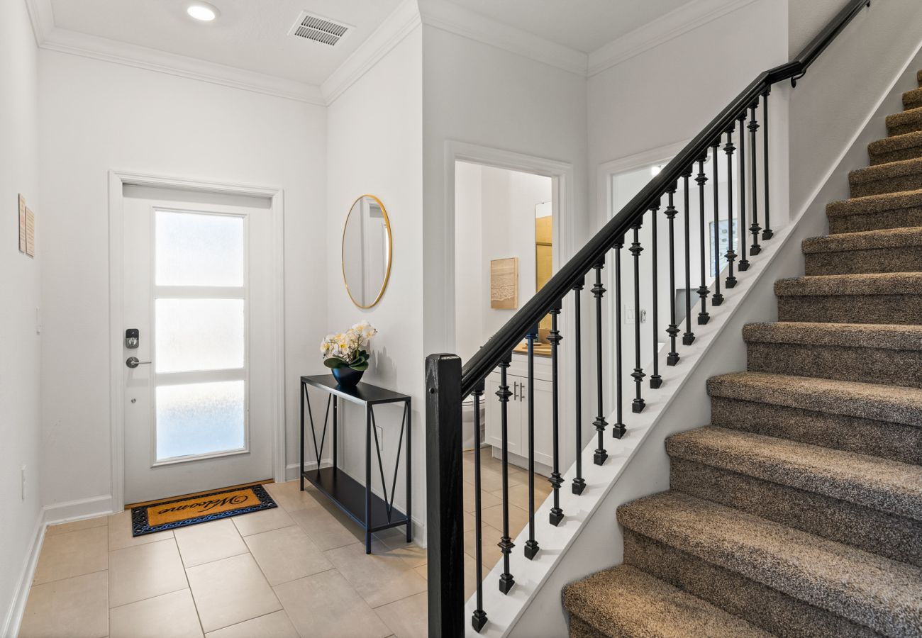 Townhouse in Kissimmee - Brand New Townhouse 4Bed/3Bath/Pool/5Min Disney