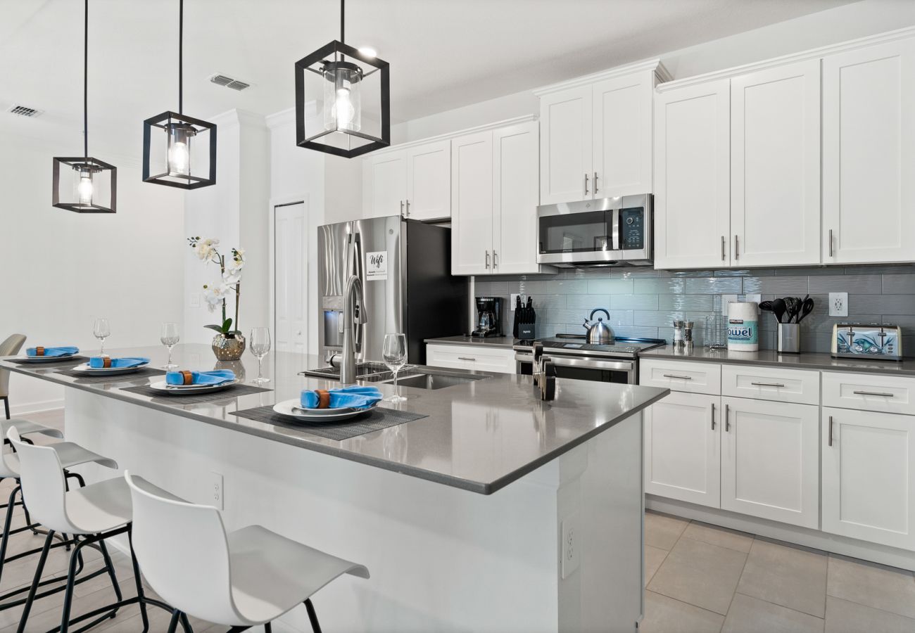 Townhouse in Kissimmee - Brand New Townhouse 4Bed/3Bath/Pool/5Min Disney