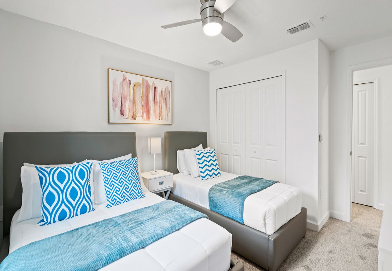 Townhouse in Kissimmee - Awesome Townhouse 4Bed/3Bath/Pool/5Min Disney