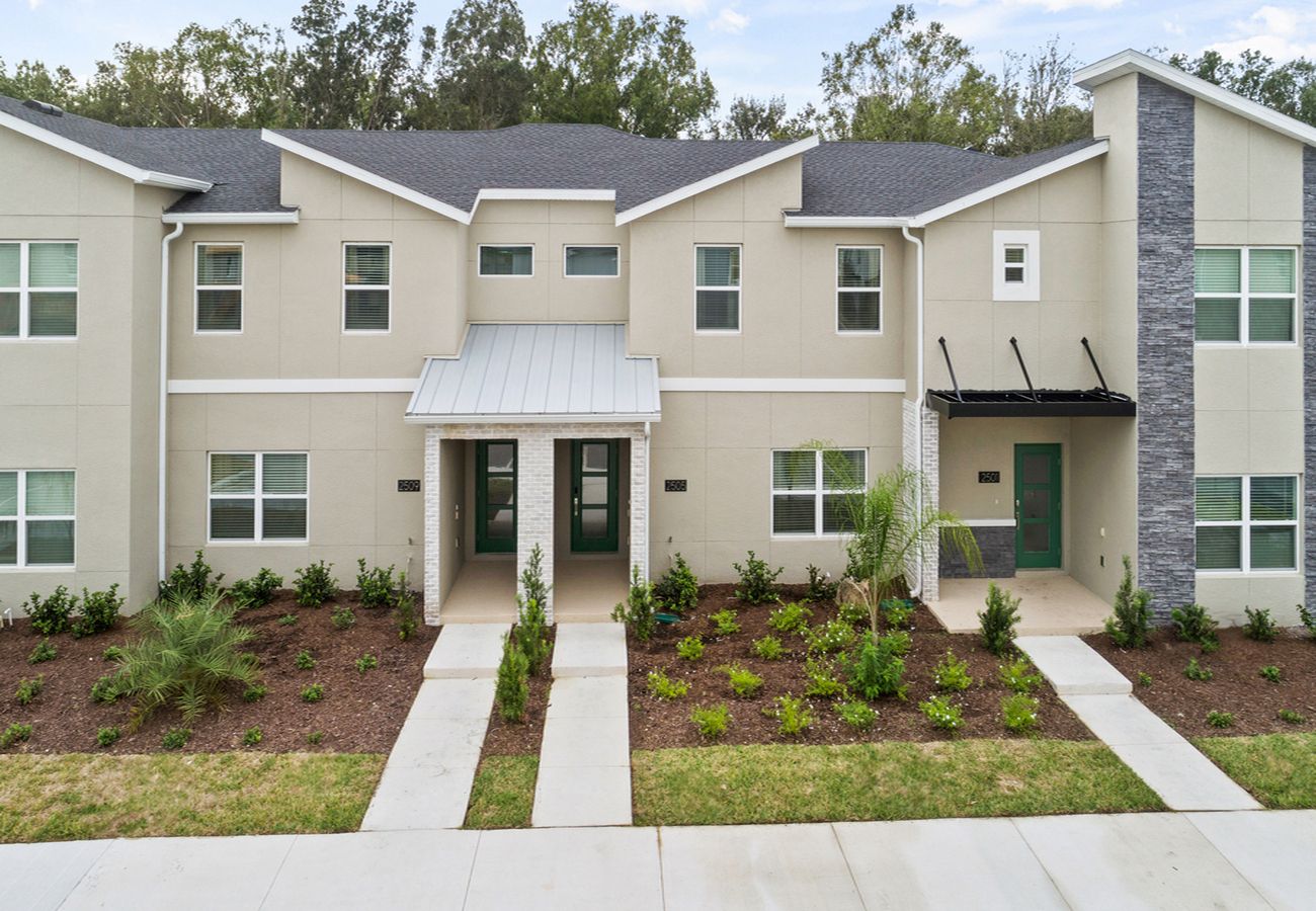 Townhouse in Kissimmee - Awesome Townhouse 4Bed/3Bath/Pool/5Min Disney