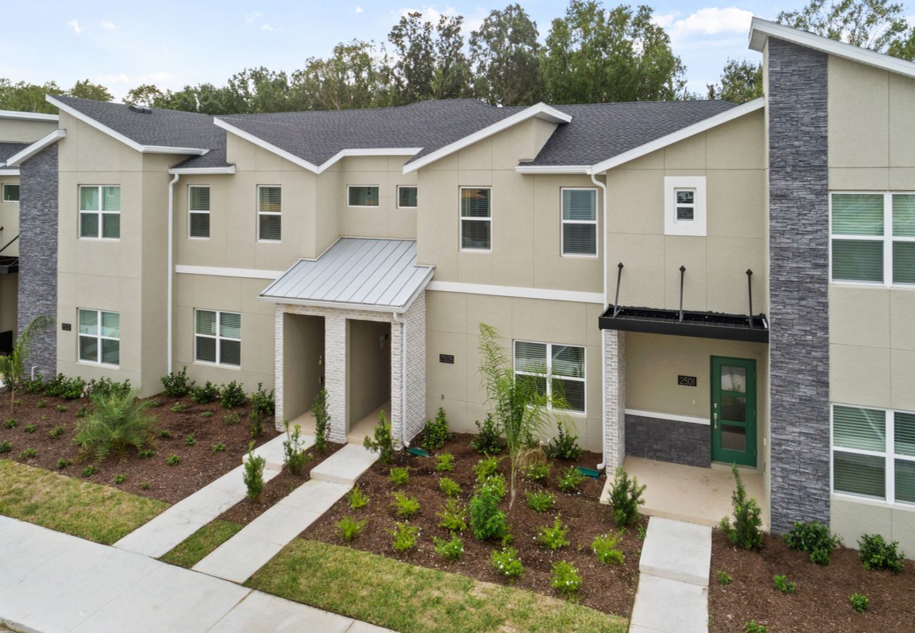 Townhouse in Kissimmee - Awesome Townhouse 4Bed/3Bath/Pool/5Min Disney