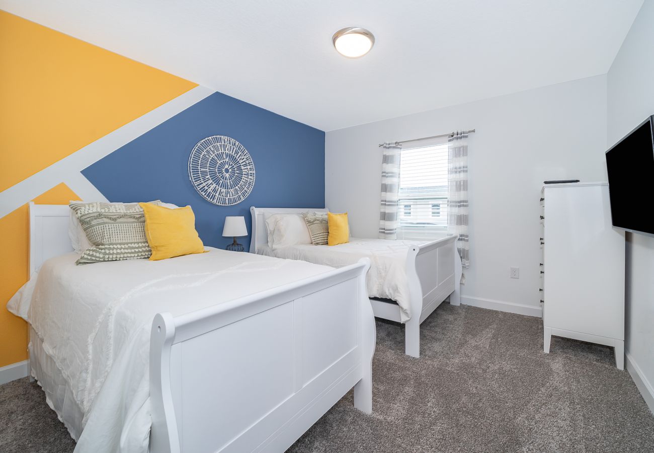 Townhouse in Kissimmee - Homey Townhouse 4Bed/3Bath/Pool/5Min Disney