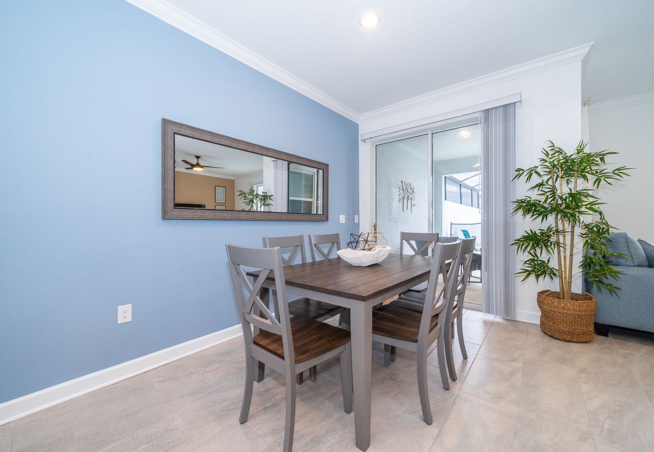 Townhouse in Kissimmee - Homey Townhouse 4Bed/3Bath/Pool/5Min Disney