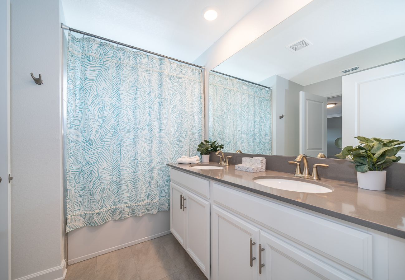 Townhouse in Kissimmee - Homey Townhouse 4Bed/3Bath/Pool/5Min Disney
