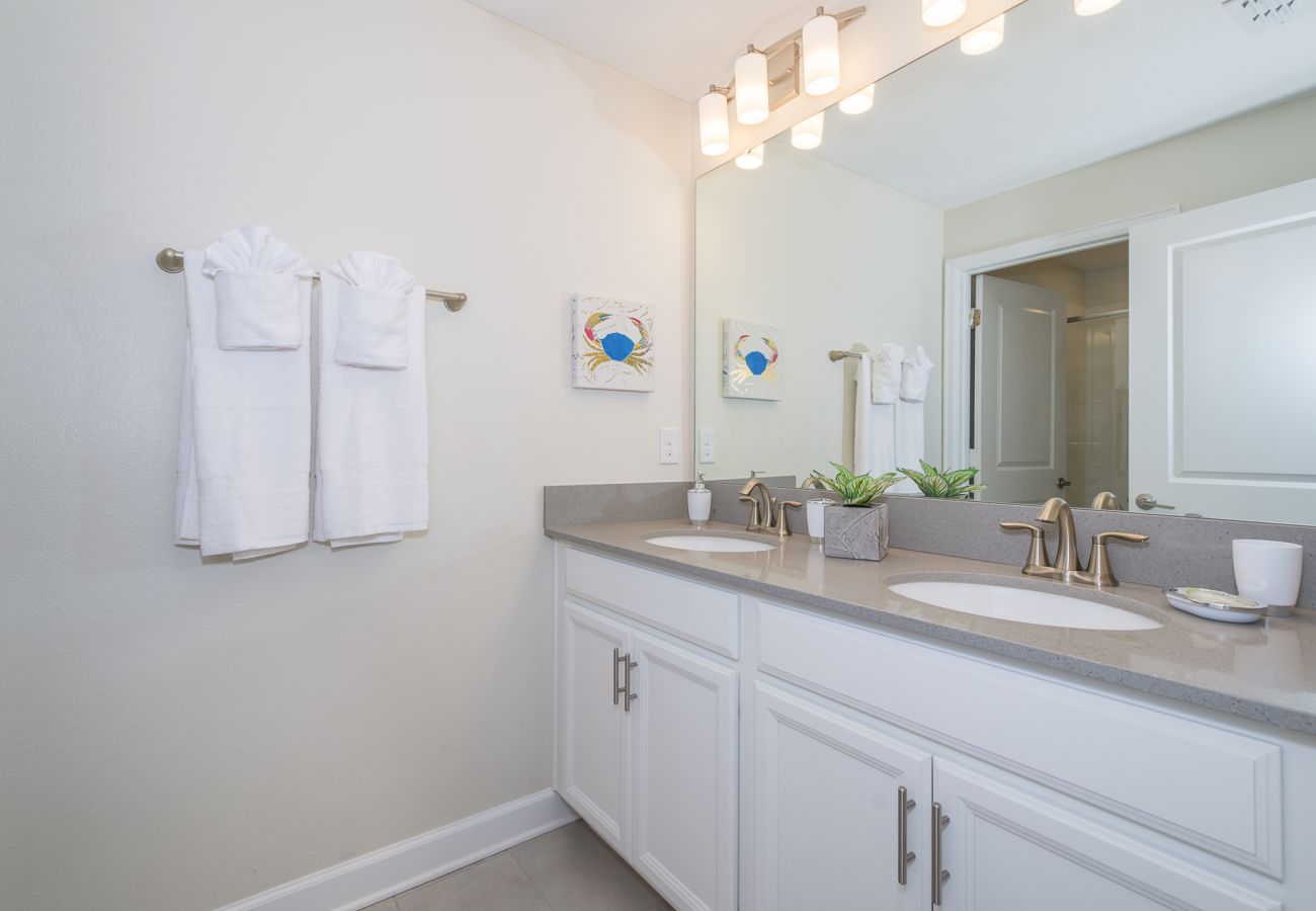 Townhouse in Kissimmee - Adorable Townhouse 4Bed/3Bath/Pool/5Min Disney