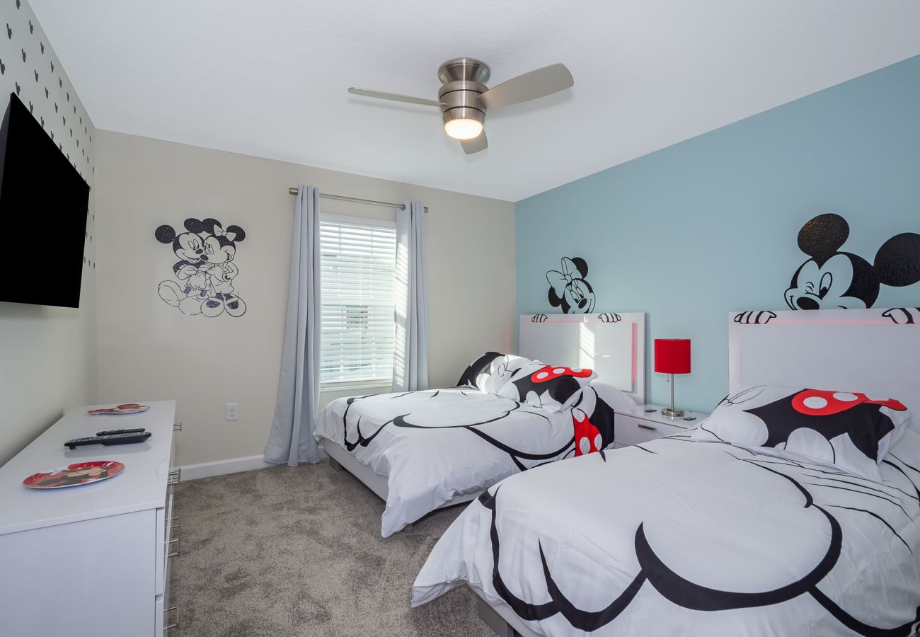 Townhouse in Kissimmee - Adorable Townhouse 4Bed/3Bath/Pool/5Min Disney