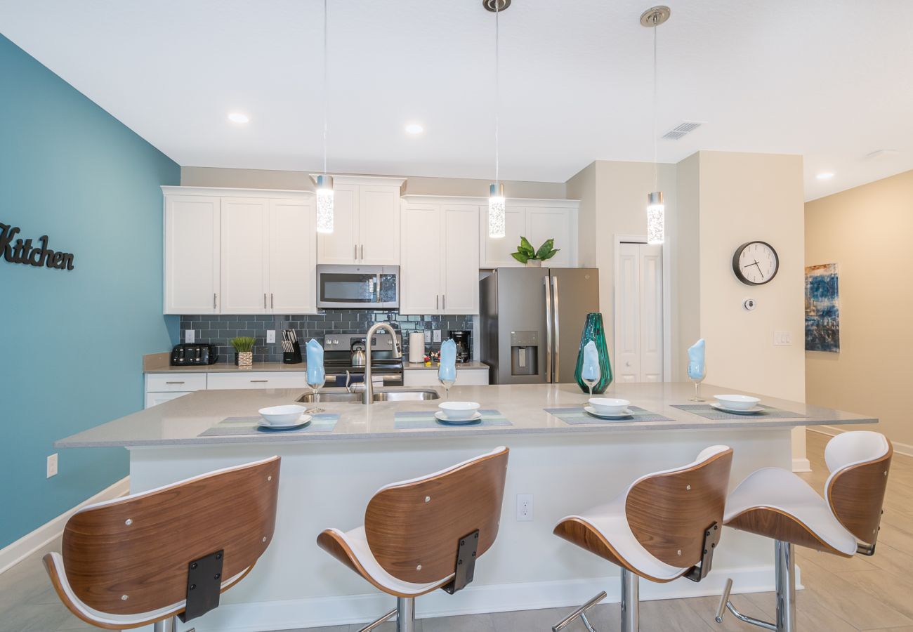 Townhouse in Kissimmee - Adorable Townhouse 4Bed/3Bath/Pool/5Min Disney