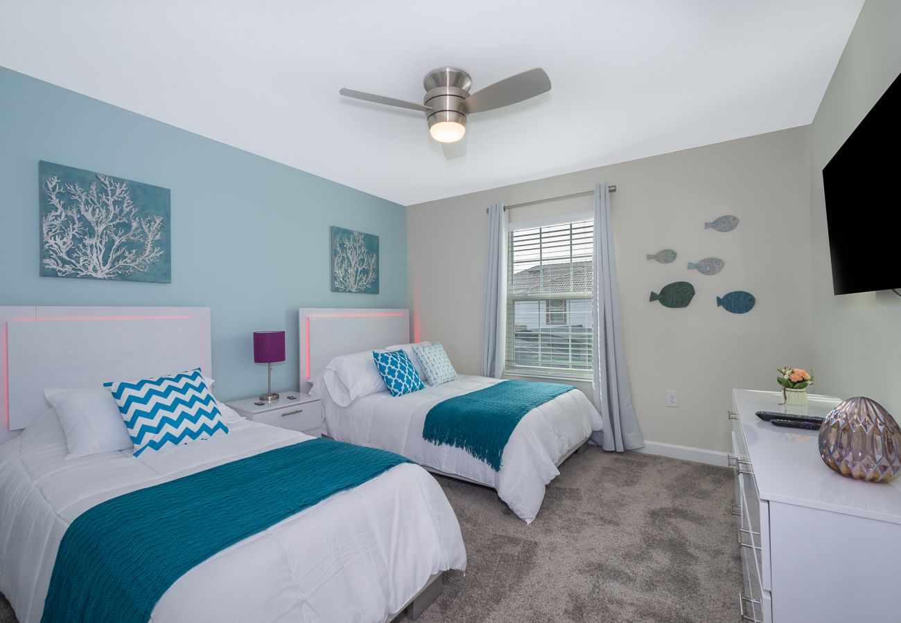 Townhouse in Kissimmee - Adorable Townhouse 4Bed/3Bath/Pool/5Min Disney