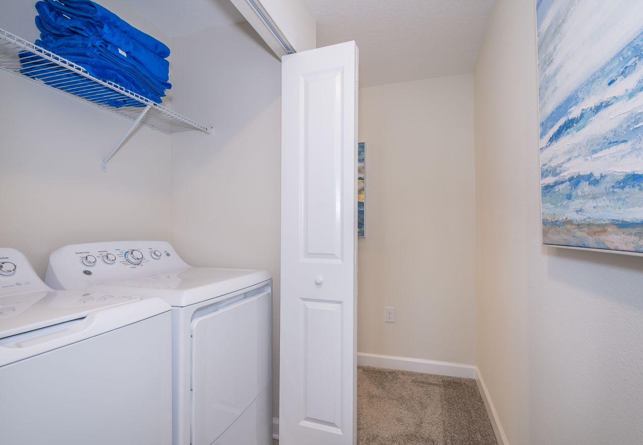 Townhouse in Kissimmee - Adorable Townhouse 4Bed/3Bath/Pool/5Min Disney