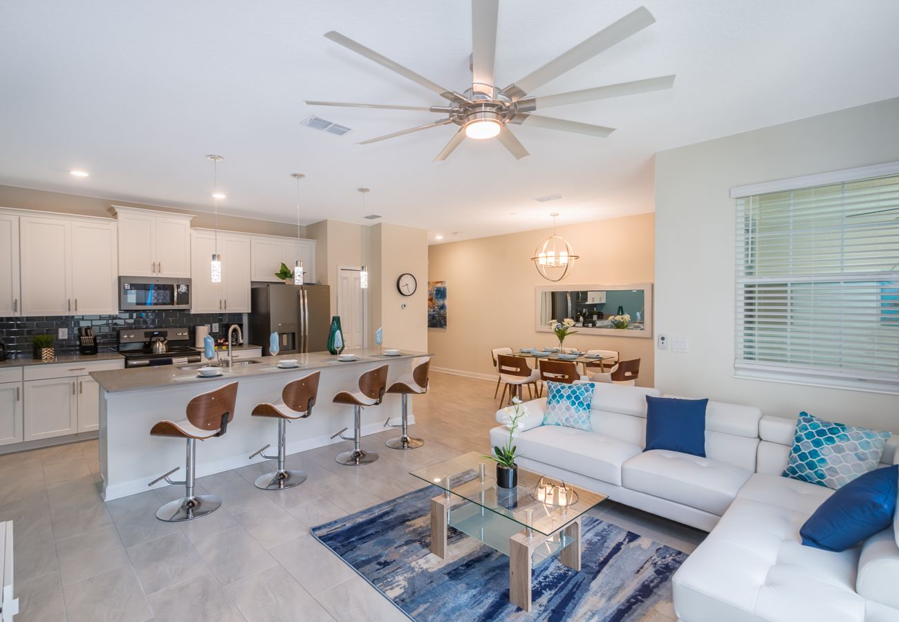 Townhouse in Kissimmee - Adorable Townhouse 4Bed/3Bath/Pool/5Min Disney