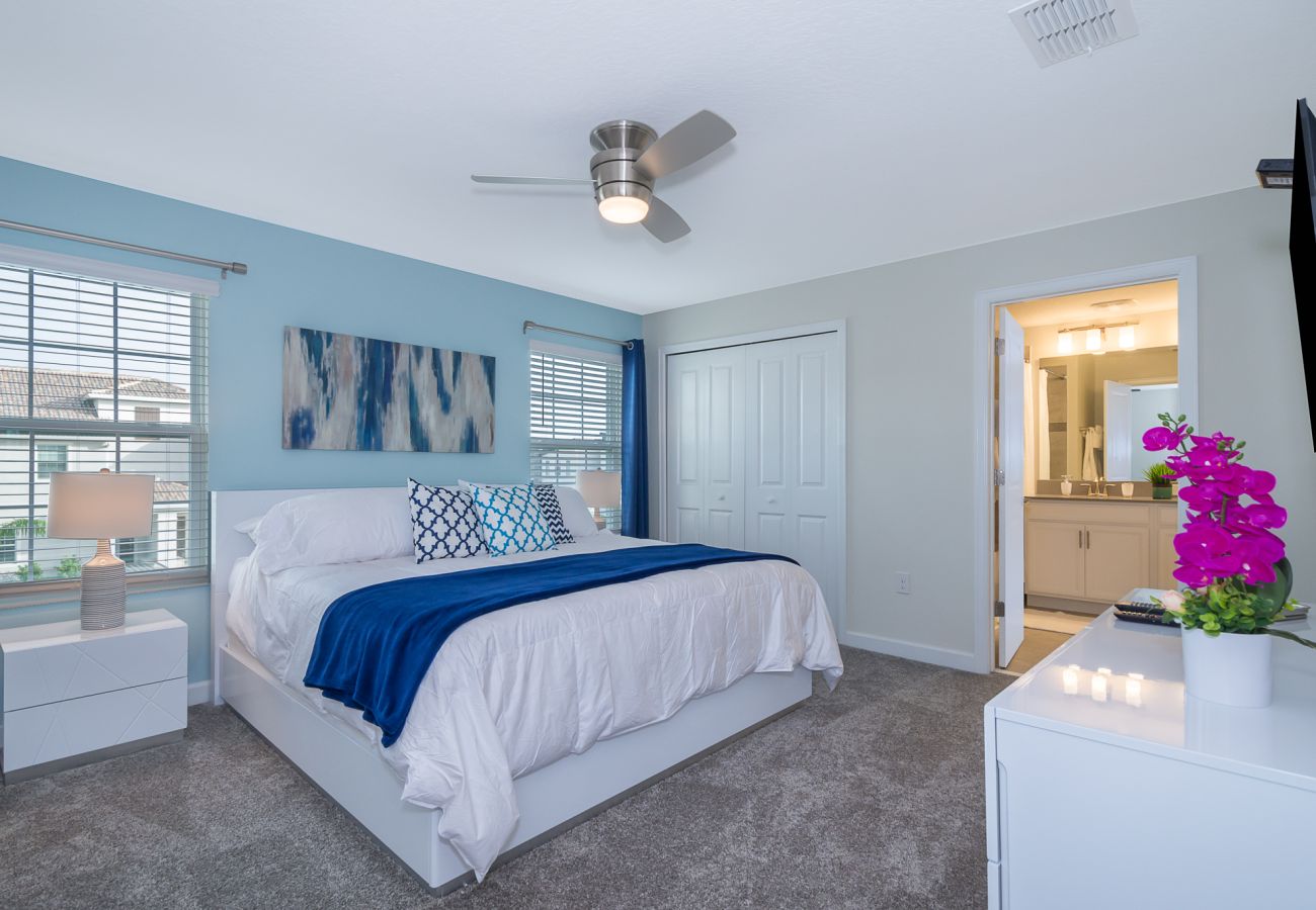 Townhouse in Kissimmee - Adorable Townhouse 4Bed/3Bath/Pool/5Min Disney