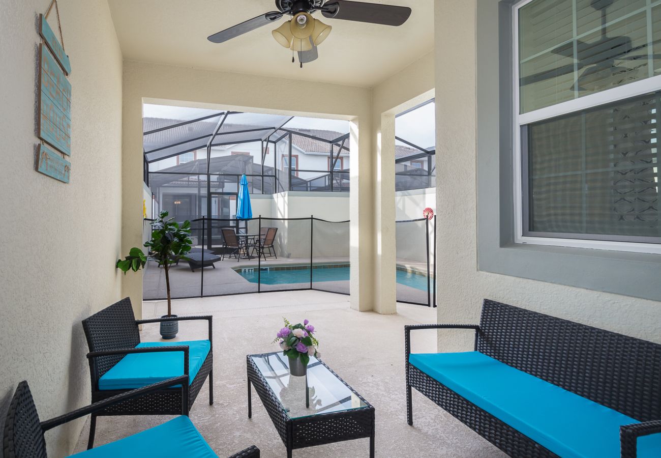 Townhouse in Kissimmee - Adorable Townhouse 4Bed/3Bath/Pool/5Min Disney