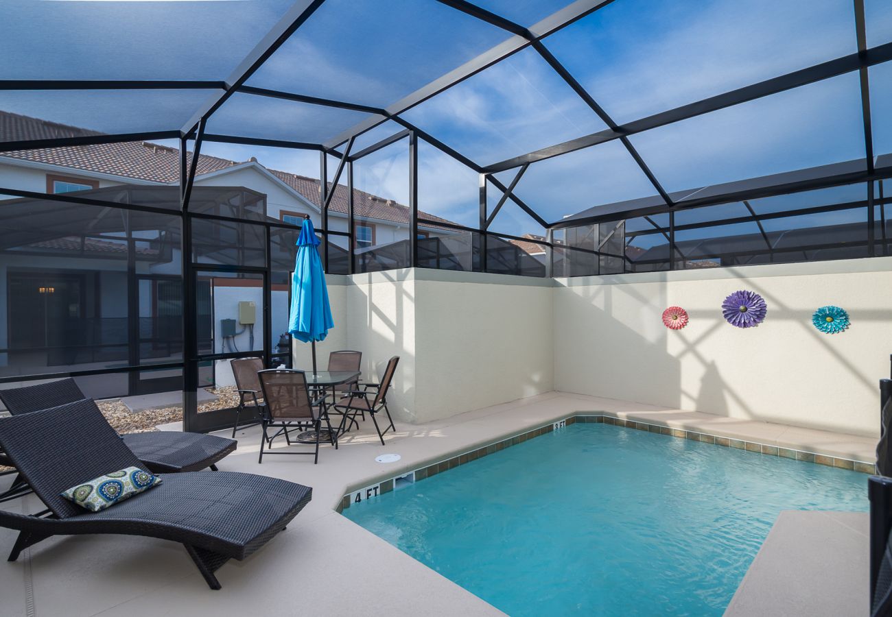Townhouse in Kissimmee - Adorable Townhouse 4Bed/3Bath/Pool/5Min Disney