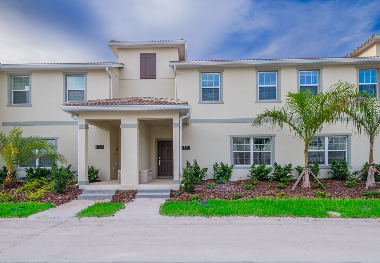 Townhouse in Kissimmee - Adorable Townhouse 4Bed/3Bath/Pool/5Min Disney