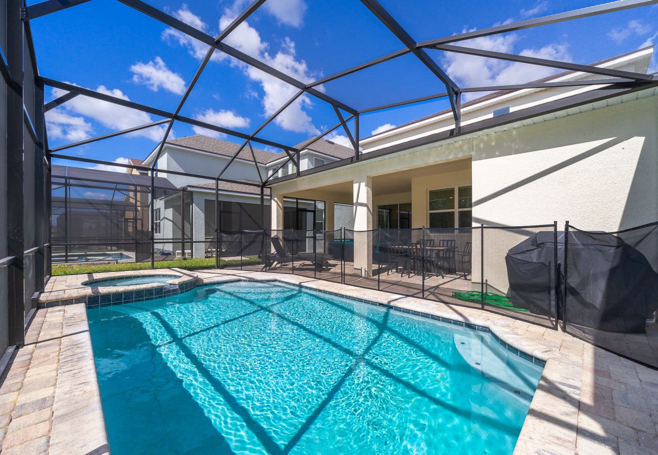 Villa in Kissimmee - Splendour Villa Solara 6Bed/5Bath/Pool/Jacuzzi/18 Min from Disney