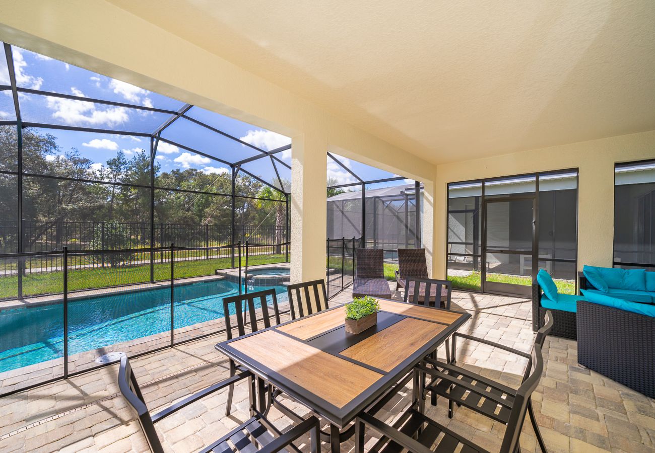 Villa in Kissimmee - Splendour Villa Solara 6Bed/5Bath/Pool/Jacuzzi/18 Min from Disney