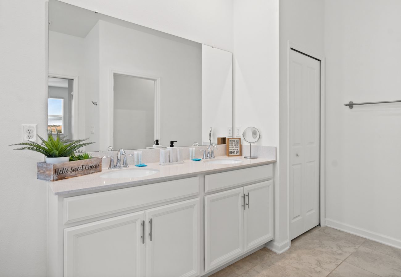 Apartment in Davenport - Stylish Condo 3Beds/2Baths/18Min from Disney
